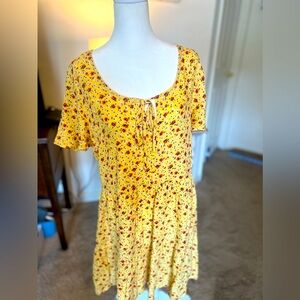 Very Pretty Yellow Floral Dress, size L